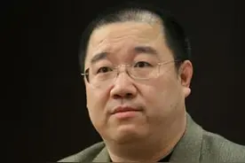 事实证明，63岁的英达已经活成了一个“笑话”图片