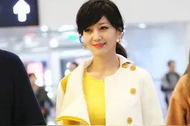 “不老女神”赵雅芝68岁照样时髦，穿大衣用3个技巧减龄还显贵图片