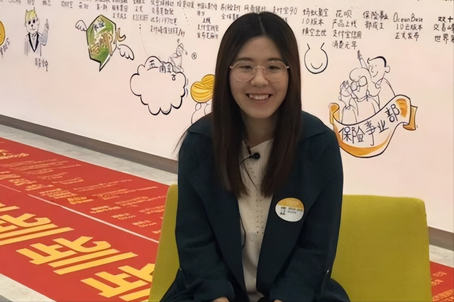 被马云砸中的锦鲤女孩，支付宝中奖1个亿，后来怎么样了？