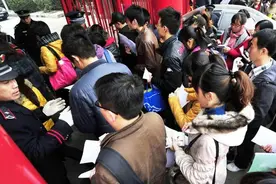 父母犯错殃及到子女，有人呼吁取消查三代，网友议论纷纷图片