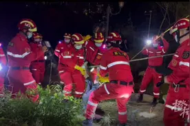 痛心！9岁男孩掉入小区化粪池身亡，杂草遮蔽无盖无标识图片