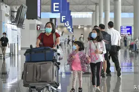 社交措施逐步松绑 理大料未来3个月增30万宗丨香港一日图片