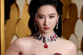 看到37岁刘亦菲被金鹰奖除名，才明白李嘉诚那句话的含金量图片