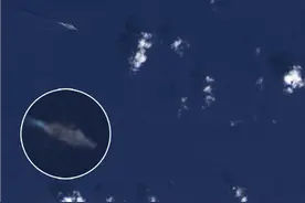 美航母逼近黄岩岛40海里，山东舰已不在港口内图片