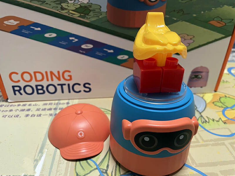 给孩子最好的礼物：趣学伴拼读编程机器人