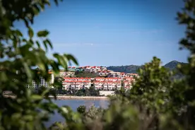 29岁青年没正式工作，旅居100座城市，300月租实现海景房自由图片