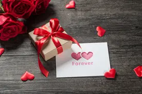 在微信上给你发这四个表情的人，心里一定很爱你图片