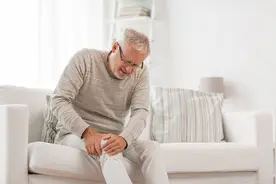 老年人腿抽筋，不一定就是缺钙，还有几个原因也要注意图片