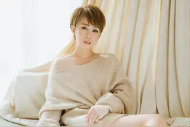 不愧是喜剧女王，生了娃后更猛，直冲百亿票房图片