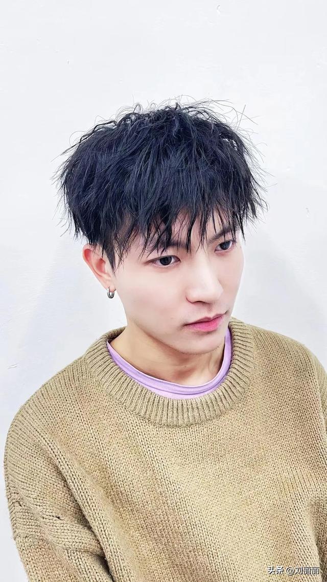 男士发型名称大全配图长发,2023最火最具人气的四种男士发型,剪完就是