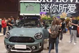 宝马市值蒸发180亿后，宾利翻车，女销售下蹲瞬间被拍，不堪入目图片