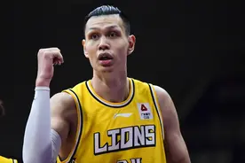 倒霉!广厦官宣许钟豪左臂骨折:扣篮被防守队员犯规 失去平衡摔倒图片