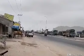 防弹玻璃立功！中方23人车队在巴基斯坦遇袭，弹痕累累却无一穿透图片