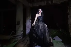 喻言暗黑婚纱造型致敬反派女王黑白魔女库伊拉，彰显反叛张扬个性图片