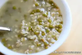 不论煮什么豆子，别直接煮，教你2个妙招，10分钟就开花，特软烂图片