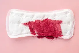 月经颜色为什么有时偏红，有时偏黑？图片