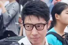 有一个稀有的姓，是一种会呼吸的痛图片