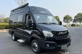 卫航新款依维柯B型房车，5座双胎前置厨卫，适合2人旅行生活图片