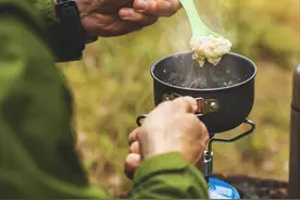 背包客的炊具有哪些，什么材质最好，超轻量化背包炊具如何选择图片