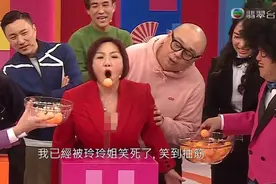 57岁香港知名风水师为何常年穿红色低胸装，自曝有两大原因图片