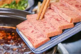 午餐肉和火腿肠有啥区别？了解清楚后，区别真不小，别再买错了图片