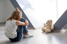 自闭症孩子傻笑、自言自语怎么办图片