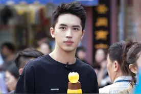 许魏洲太太张圣樱带着孩子现身医院，保姆全程陪同，疑是未婚先孕图片