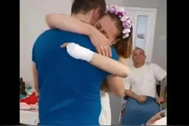 乌国护理师遭炸断双腿，男友坚守爱情求婚成功图片