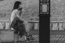 在这个笑贫不笑娼的年代，相比于自杀身亡，勉强活着则更需要勇气图片