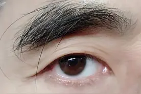 50岁后男性眉毛变长，是什么原因？医生告诉你答案图片