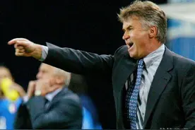 希丁克回忆02世界杯韩意战：赛前韩国总统打电话 赢球就免兵役图片