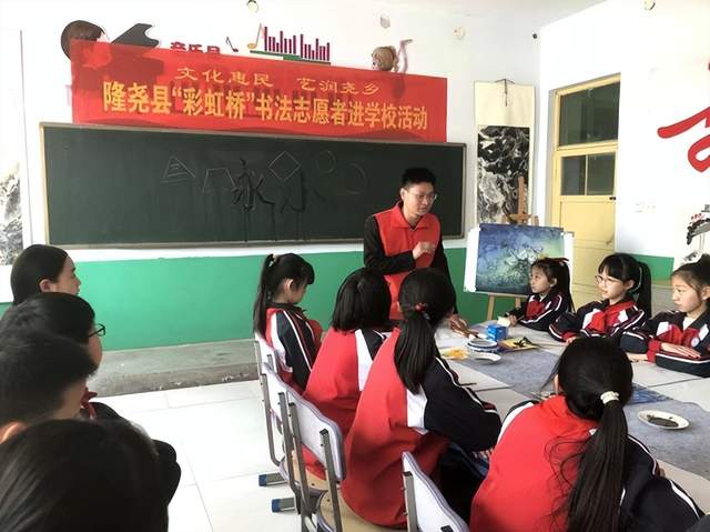 隆尧县组织书画志愿服务进农村进校园活动(图4) 隆尧县组织书画志愿服务进农村进校园活动(图4)