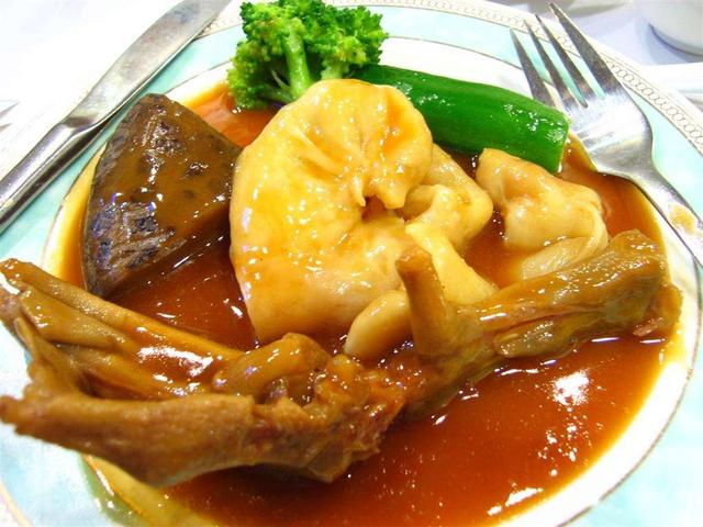 鲍汁鹅掌扣花胶做法 花胶鲍鱼焖鹅掌