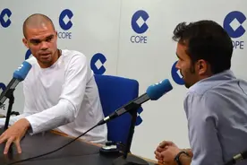 佩佩接受葡萄牙国内媒体采访说: 梅西是这个时代的球王！图片