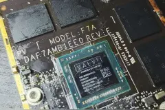 发烧友改造Steam Deck游戏掌机，内存容量翻番至32GB图片