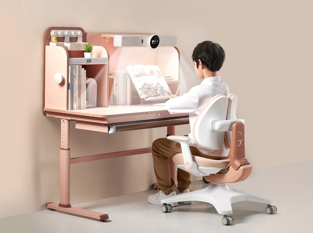 作业帮进入书桌领域 首创AI学习桌 四个月跻身天猫书桌前四