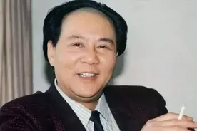 毛泽东扮演者古月受邀前往美国，遇记者挑衅刁难，被他巧妙反击图片