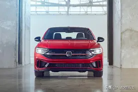 2.0T高功率+6速手动，大众新款Jetta GLI实车亮相，战斗范十足图片
