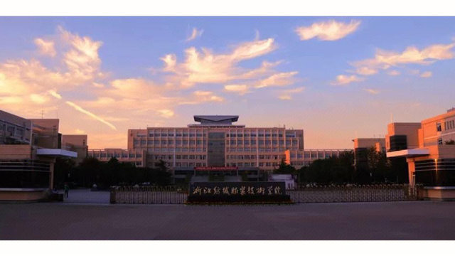 浙江一高校开设讲座，教女生如何“勾引”男生，尺度过大引争议