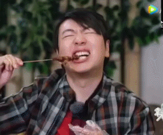 郎朗：3岁学钢琴，17岁成名，同刘亦菲传过绯闻，终娶小12岁娇妻