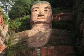 60年前政府修缮乐山大佛，发现了一间暗室，揭开1200年前的传说图片