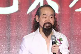 跟洪金宝越混越穷，与周星驰合作一飞冲天，为10万拒绝成龙800万图片