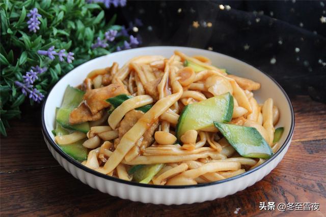 吃香菇、平菇，不如吃这蘑菇，蛋白质和氨基酸含量高，别不懂吃