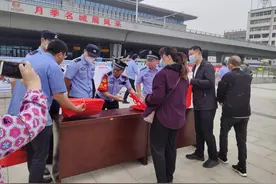 卧龙区光武街道：开展铁路护路宣传 筑牢铁路安全防线图片