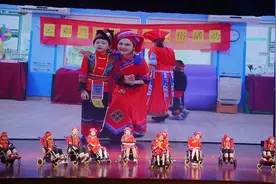 这名9岁才学会走路的女孩，参加了一场特别的演唱会图片