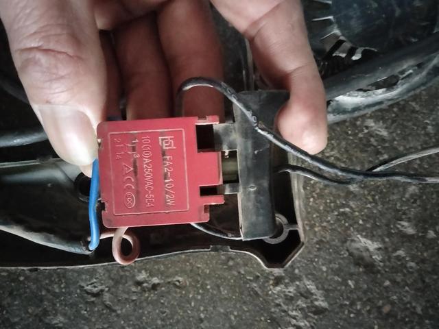 26毫米两用电锤电镐的开关怎么测量好坏(共有四个接线柱,⑥)