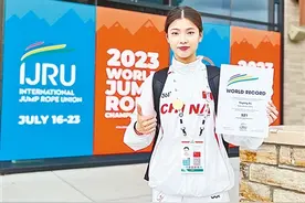 3分钟单摇跳1042次 郑州学子破世界纪录摘桂冠图片