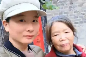 1984年，四川女子被拐山东，生一女后逃走，女儿长大骑行10年寻母图片