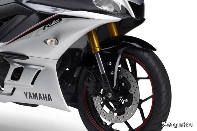 高阶中排仿赛究竟怎么选：CBR400R & YZF-R3 & Ninja 400对比评析