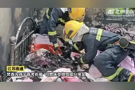 家长为孩子“烧香祈福”...考试回来，家烧没了！图片